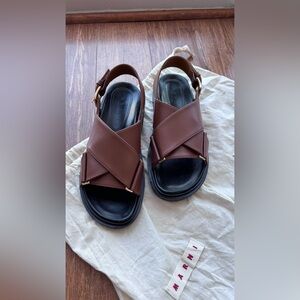 Marni Criss-Cross Fussbett Sandals